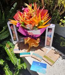 Learn how to ship flowers and the importance of protecting them when it comes to shipping flowers, the golden rule is to package them properly! Delivered In Fiji Flowers Chocolate Macaroons Gift Box