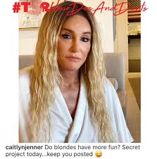 TSRHairDosAndDonts: #CaitlynJenner out here trying to see if blondes have  more fun!! #Roommates, are you feeling the switch up?