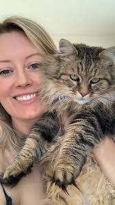 Laurie Munn's Instagram, Twitter & Facebook