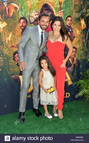 Eugenio derbez is a mexican actor. Eugenio Derbez Mit Ehepartner Alessandra Rosaldo Und Tochter Aitana Derbez Bei Der Weltpremiere Des Films Dora Und Die Goldene Stadt Dora Und Die Verlorene Stadt Des Goldes An Regal Cinemas La Live Los