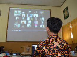 Latihan dasar kepemimpinan siswa ( ldks ) serta pembaretan dan penempuhan pin sma negeri taruna nala tahun 2020/2021. Ldks Online Sman 4 Jember 2020