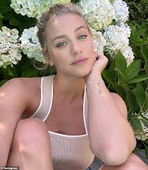 Point your camera at the qr code to download tiktok. Freedomroo Lili Reinhart Comments On Bizarre Impersonator Who Pretended To Be Her In Interview With Seventeen Australiannewsreview