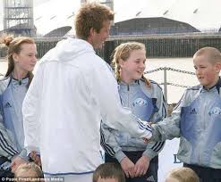 View the player profile of tottenham hotspur forward harry kane, including statistics and photos, on the official website of the premier league. Football Tweet On Twitter A Young Harry Kane Meets David Beckham Http T Co Wwb7tfhg99