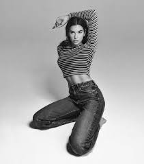Her melodic vocation started at age 14 when she began covering tunes by different specialists on youtube. Pjg De