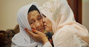 Sama sayang pada mertua sepertimana kasih akan ibu bapa. Bukti Kasih Sayang Anak Yang Sebenar Kepada Ibu Bapanya