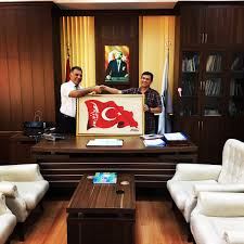 Osmaniye Il Kultur Ve Turizm Mudurumuz Sayin Garip Yil Beyefendiye Sanli Turk Bayragimizi Takdim Ettim Osmaniye Ili Tarihi Ve Kulturel Fikirler Mozaik Turizm