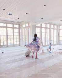 The movement in our serene dress in ivory is what dreams are made of. Rach Parcell Pink Peonies Rachparcell Foto I Video V Instagram Kitchen Family Rooms Family Room Rachel Parcell Living Room