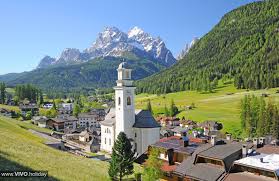 Gli appartamenti vacanze dell'agriturismo nantlhof si trovano a valle san silvestro, una piccola e tranquilla frazione, distante circa un chilometro dal centro di dobbiaco, rinomato paese della val pusteria, con una vista panoramica sulle magnifiche montagne delle dolomiti. Vacanze A Sesto In Val Pusteria Trentino Alto Adige