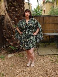 Robe gainante à imprimé blanc et bleu. Sewing And Slapdashery Swanky Loungewear A Second Asaka Robe