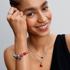 Kettingen voor dames in het Rood