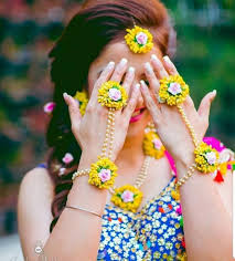 Yellow And Pink Beautiful Flower Jewellery Set Necklace Mangtika Earrings And Bracelets 6 Pieces J In 2020 Wedding Flower Jewelry Flower Jewellery Fresh Flower Jewelry