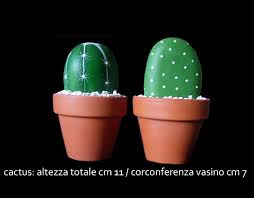 L'idéal est de rentrer ses cactus s'ils sont en pots, dans une pièce lumineuse mais bien fraîche, une véranda par exemple. 9 Cactus Di Pietra Cactus Stone Ideas Painted Rock Cactus Cactus Stone Cactus