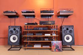 Ab sofort vorführbereit: Der JBL 4312SE - HiFi & Friends