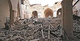 Una violentissima serie di scosse, la più forte di magnitudo di 6.3, devasta la città e molte aree della. 6 Aprile 2009 La Terra Trema 309 Morti E Migliaia Di Sfollati Rai News
