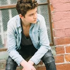 This Guy Is Calvin O Keefe From A Wrinkle In Time You Should Definitely Read The Book And Watch The Movie Meg And Calvin Levi Miller Levi A Wrinkle In Time