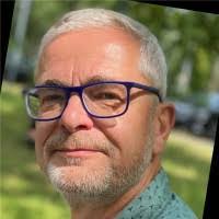 Thomas Blume's Instagram, Twitter & Facebook