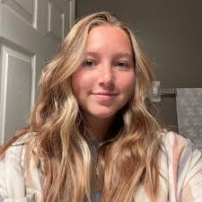 Kayla Betts's Instagram, Twitter & Facebook