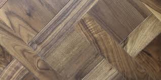 Il est possible de poncer son parquet sans recourir aux lourdes et encombrantes ponceuses spécialisées. Poncage D Un Parquet Massif Combien Ca Coute