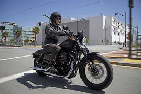 The iron 883 is one of the best looking harley's in my opinion. Harley Davidson Iron 883 Specs 2012 2013 Autoevolution