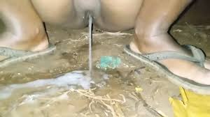 Bahut Jor Ki Pesab Lagi Hai Pissing at Night: Indian Amateur Porn