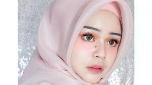 A milium cyst is a small, white bump that typically appears on the nose and cheeks. Ini Unggahan Terakhir Syifa Mila Selebgram Pontianak Yang Jadi Korban Jatuhnya Pesawat Sriwijaya Air Herstory
