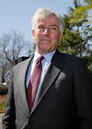 Hugin punches back against Menendez over records