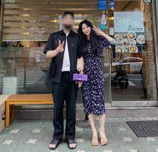 남친 소개를 예고한 뒤, 환하게 웃고 있는 남자의 얼굴을 올렸다. 3lvce3jtw9oojm