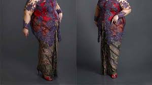 Gambar kebaya modern diatas bisa menjadi inspirasi buat kamu yang bosan menggunakan bawahan kebaya kebaya modern remaja diatas memiliki bagian atasan yang dibawah pusar saja dengan model shoulder off bagian belakang gaun dibuat berekor sehingga tampak mewah dan glamour. Kebaya Kancing Depan Rekomendasi Terbaik Wanita Bertubuh Gemuk