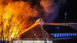 Die feuerwehr ist mit über 40. Skjaiiwlq9hopm