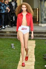 Andrea's gaffe was made even more. Idraulico Anteprima Mercurio Catwalk Lingerie Cameltoe Pics Pioniere Watt Governo