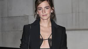 Kleid in BH-Optik und Overknees: Emma Watson so sexy wie nie | Promiflash.de