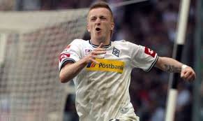 Am tresen dreht sich ein glatzköpfiger kerl um und sagt: M Gladbach Reus Dementiert Bayern Angebot