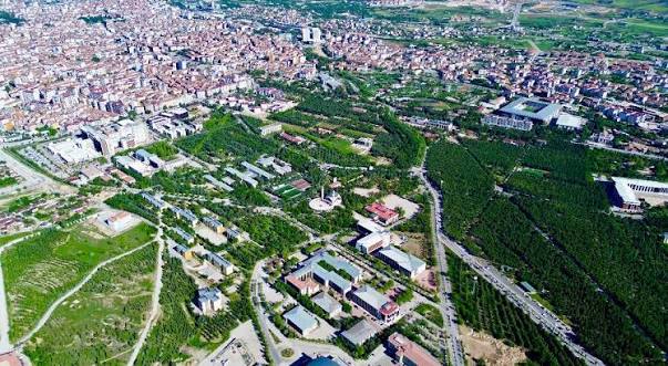 📍Şehrin tam kalbinde bir üniversite! Ulaşım derdi yok, karmaşa yok. Fırat  Üniversitesine ulaşmak hem kolay hem keyifli. Üstelik Türkiye'nin en yeşil  kampüslerinden birine adım atıyorsun… 🌲 #FıratSeniBekliyor #Tercih2025  #YKS2025 #FıratÜniversitesi ...