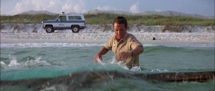 Wading deep into the waters of “JAWS 2” (1978)… – Musings of a Middle-Aged  Geek