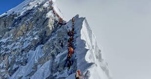 喜馬拉雅山遭暴雪突襲！逾千人困在聖母峰東坡已救出350人| 國際| CTWANT