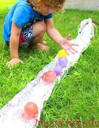 6 Coole Spiele Mit Wasser Fur Kleinkinder Video Mama Kreativ Spiele Mit Wasser Kinder Spiele Draussen Wasserspiele Kinder