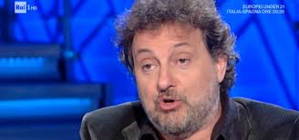 La loro è stata davvero una storia d'amore da film (letteralmente, considerando come si sono conosciuti) e dalla loro incredibile unione è nata martina. Leonardo Pieraccioni Laura Torrisi E Il Suo Ex Uniti Dalla Figlia Martina