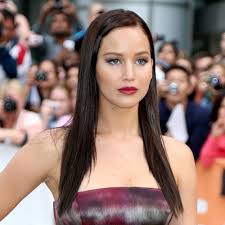 Jennifer Lawrence Taupe Eye Shadow Light Contouring And Glossy Tuned Down Lips Brunette Hair Color Dark Brown Hair Color Glam Hair