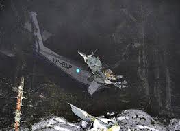 O adolescenta in varsta de 16 ani a supravietuit in urma prabusirii unui avion in statul american washington, accident in care se presupune ca bunicii sai au murit. Avion PrÄbusit In MunÅ£ii Vrancei Ce Fac AutoritÄÅ£ile