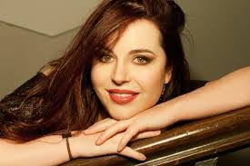 Anna Pape's Instagram, Twitter & Facebook