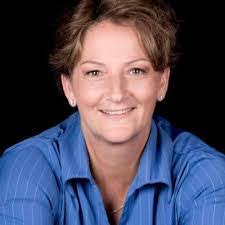 Laura Knarr's Instagram, Twitter & Facebook