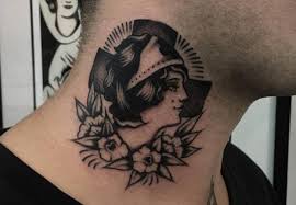 Si pretendes resaltar algún aspecto fuerte de tu personalidad, definitivamente el cuello es un buen lugar. Tatuajes En El Cuello Tatuing