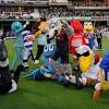 Gelsenkirchen, germany (ap) — schalke's mascot showed referee felix zwayer his own red card after he failed to award the side a penalty at the end of the ruhr derby against borussia dortmund on saturday. Https Encrypted Tbn0 Gstatic Com Images Q Tbn And9gctkho Qhkhp 04lxukne2effruelg0phs6a6ai2uaxpcbg Awwp Usqp Cau