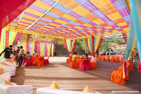 Mumbai Wedding Royal Wedding Real Wedding Inspiration Ideas From Juhi Hitesh Wedding Wedding Stage Decorations Outdoor Wedding Decorations Wedding Venue Decorations