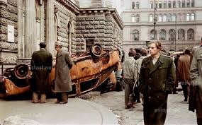 Ungarn 11 1956 Budapest Viii Bezirk Ungarn Aufstand Hungarian Uprising 23 10 04 11 1956 Fussgaenger Am Nationaltheater Budapest Hungary History Hungary