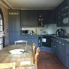 Les trous et fissures sont. Diy Comment Repeindre Ses Meubles De Cuisine