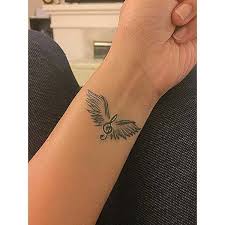 Geflugeltes Linkes Schlusseltattoo Dovme Modelleri Tattoohandgelenk Geflugeltes Linkes Schl Engelsflugel Tattoo Tattoo Handgelenk Engelsflugel Tattoos