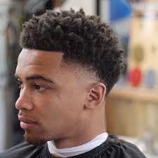 Black men can be seen getting a temp fade with dreads, flat top, parted high top, buzz cut, afro, curls, twists, and even a full beard. Beste Schwarze Manner Haarschnitte Blogbois