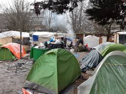 Deux Mois Apres La Derniere Evacuation 2 500 Migrants Toujours Sous Des Tentes Au Nord De Paris