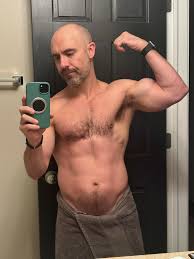 Throwback Thursday 📷 Comment with a photo of something that makes you  happy